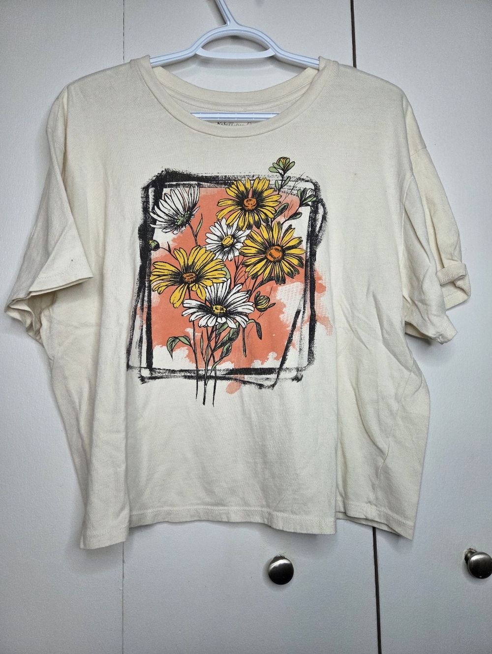 ☀️Rebellious One Women's XL Cream Short Sleeve Tee with Daisy Watercolor Graphic